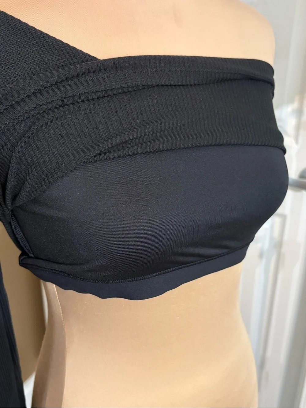 ALO YOGA One-Shoulder Long Sleeve Rib Black Crop Top Size Medium